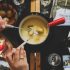 Comment choisir les accessoires les plus adaptés pour votre appareil à raclette ?